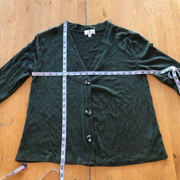 Socialite Button Front Ribbed Top Size Small - Picture 8 of 8